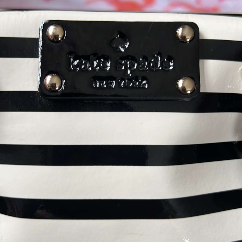 Kate Spade Striped Patent leather purse - Picture 4 of 8